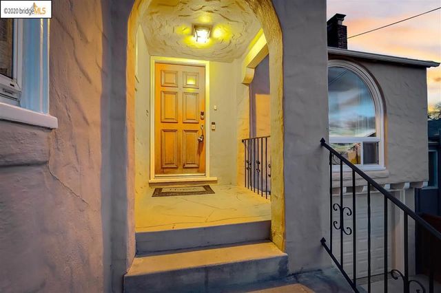 9332 Granada Ave, Oakland, CA 94605