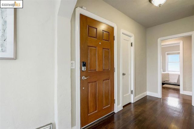 9332 Granada Ave, Oakland, CA 94605