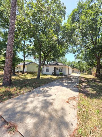1043 Blaylock Circle S, Irving, TX 75061