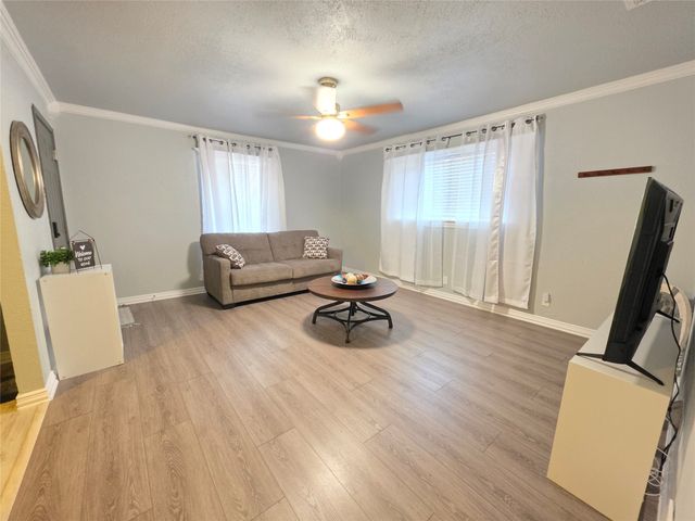 1043 Blaylock Circle S, Irving, TX 75061