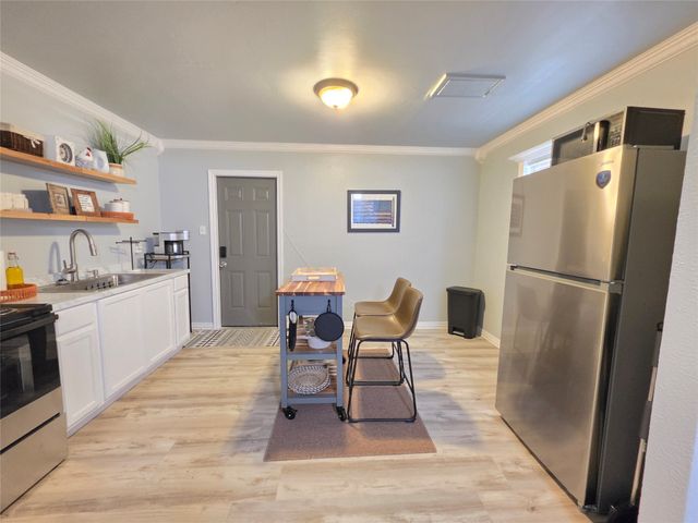 1043 Blaylock Circle S, Irving, TX 75061