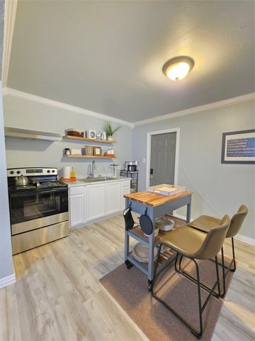 1043 Blaylock Circle S, Irving, TX 75061