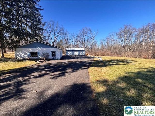 3236 Apples Church Road, Lower Saucon Twp, PA 18015