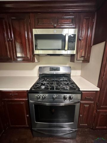 1821 Swan, Longview, TX 75604