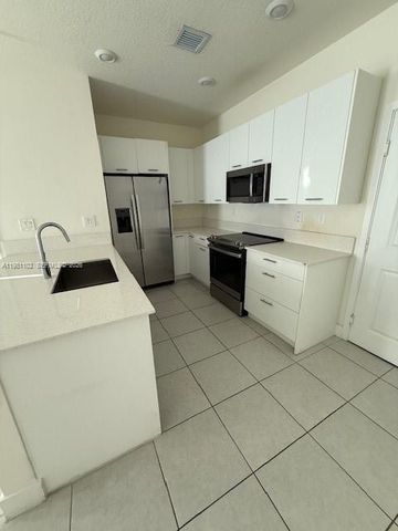 4485 NW 83rd Pkwy, Doral, FL 33166