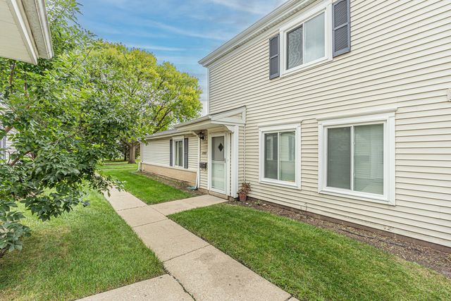 1353 Cove Drive 207B, Prospect Heights, IL 60070