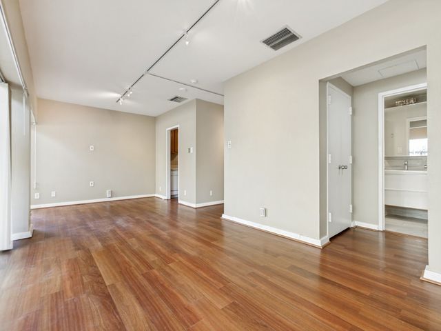 6211 W Northwest Highway G113, Dallas, TX 75225