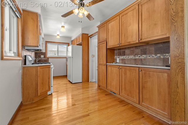 2431 Grange Road, Trenton, MI 48183