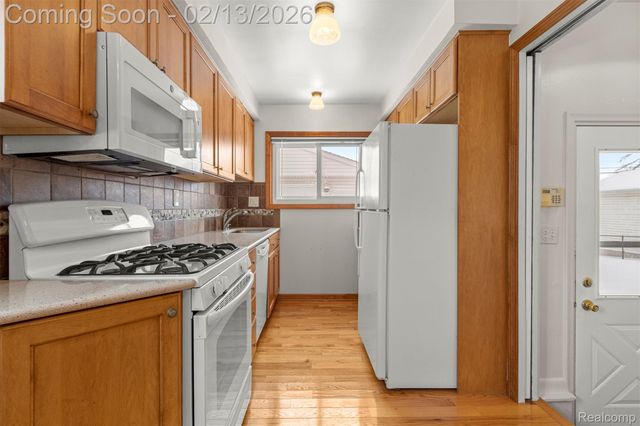 2431 Grange Road, Trenton, MI 48183