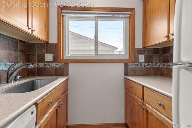 2431 Grange Road, Trenton, MI 48183