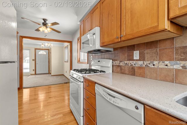 2431 Grange Road, Trenton, MI 48183