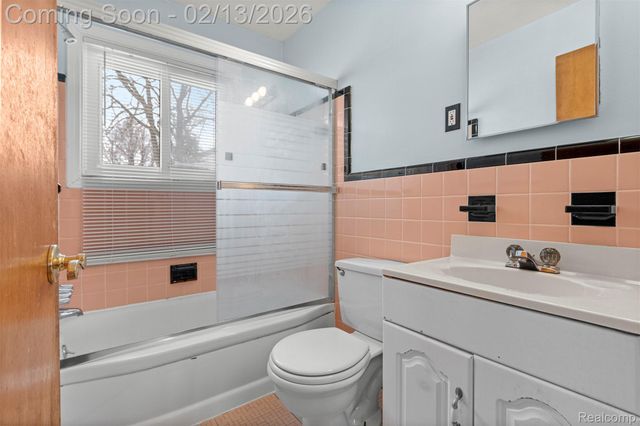 2431 Grange Road, Trenton, MI 48183