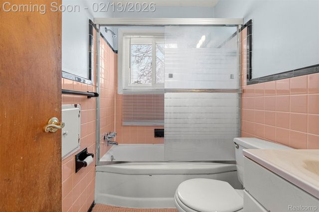 2431 Grange Road, Trenton, MI 48183