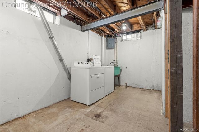 2431 Grange Road, Trenton, MI 48183