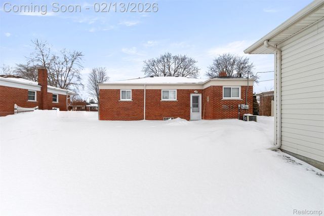2431 Grange Road, Trenton, MI 48183