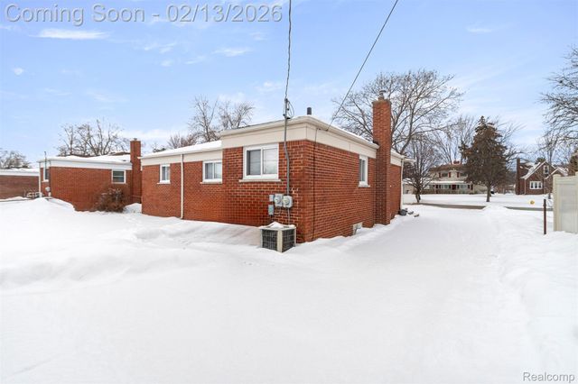 2431 Grange Road, Trenton, MI 48183