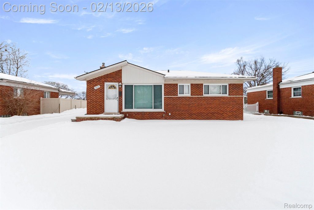 2431 Grange Road, Trenton, MI 48183