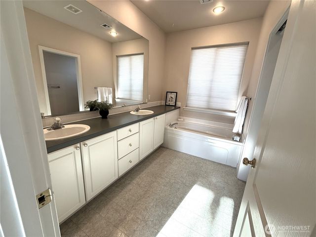 702 SE Creekside Drive, College Place, WA 99324