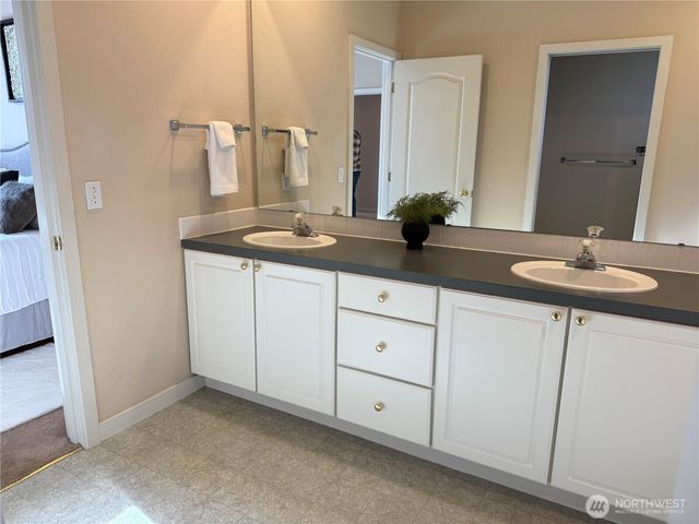 702 SE Creekside Drive, College Place, WA 99324