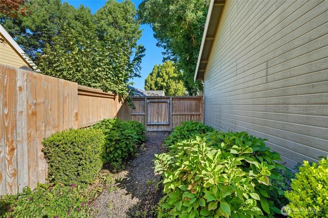 702 SE Creekside Drive, College Place, WA 99324