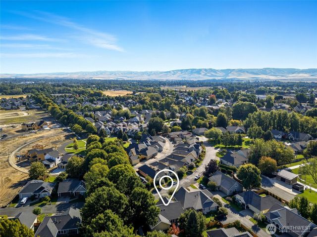 702 SE Creekside Drive, College Place, WA 99324