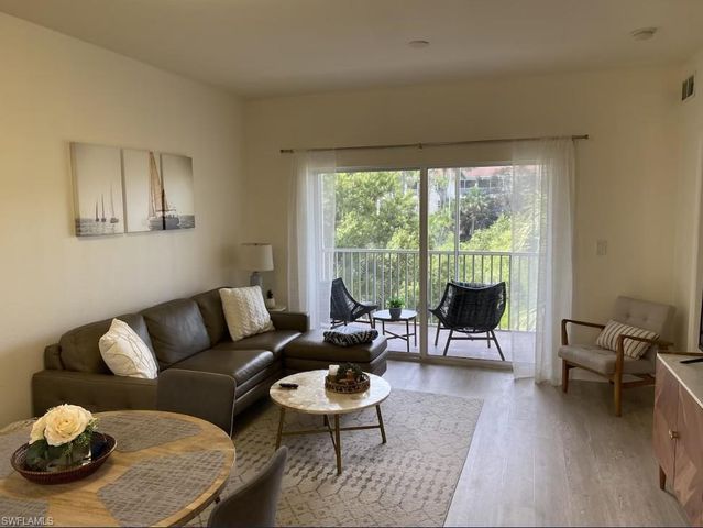 4430 Botanical Place CIR 303, Naples, FL 34112