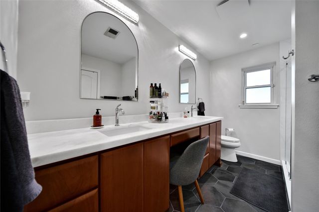 1018 Candlelight Lane, Houston, TX 77018