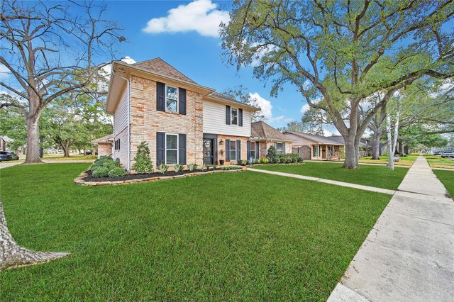 1018 Candlelight Lane, Houston, TX 77018