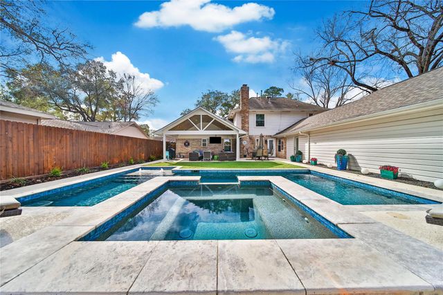 1018 Candlelight Lane, Houston, TX 77018