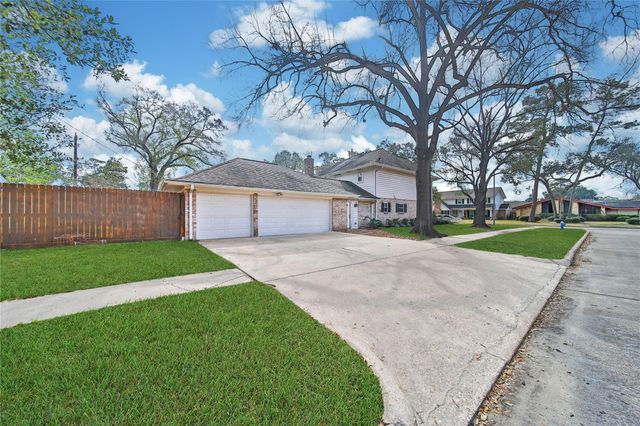 1018 Candlelight Lane, Houston, TX 77018