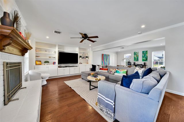 1018 Candlelight Lane, Houston, TX 77018