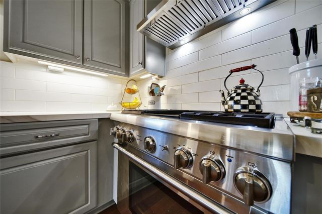 1018 Candlelight Lane, Houston, TX 77018