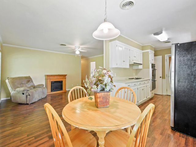 2005 Maplewood Drive, Gainesville, TX 76240