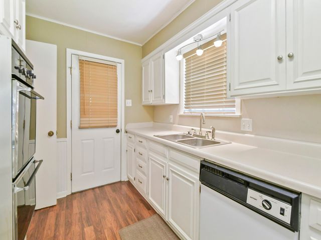 2005 Maplewood Drive, Gainesville, TX 76240