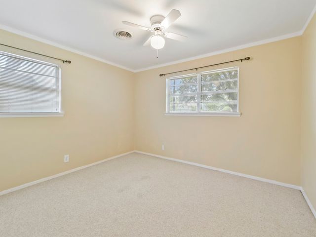 2005 Maplewood Drive, Gainesville, TX 76240