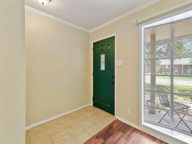 2005 Maplewood Drive, Gainesville, TX 76240