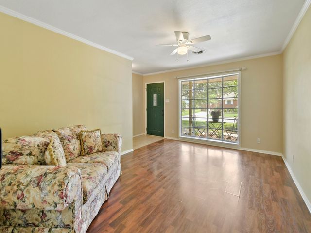 2005 Maplewood Drive, Gainesville, TX 76240