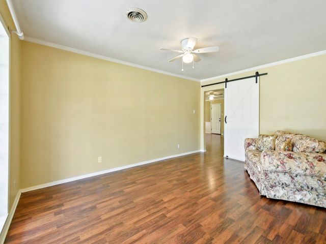2005 Maplewood Drive, Gainesville, TX 76240