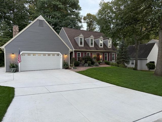 2075 SANDALWOOD COURT, Green Bay, WI 54304
