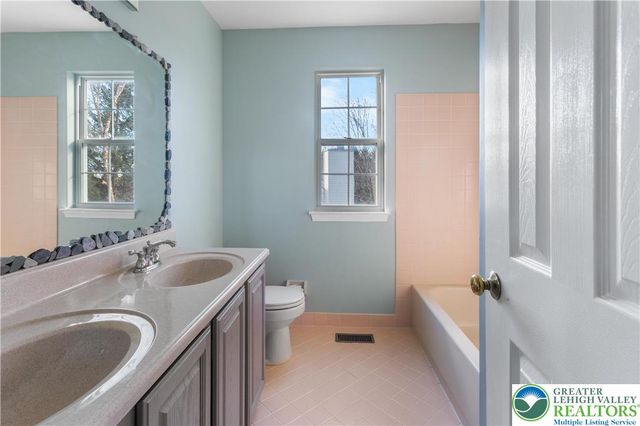 2187 Hannahs Lane, Bethlehem Twp, PA 18020