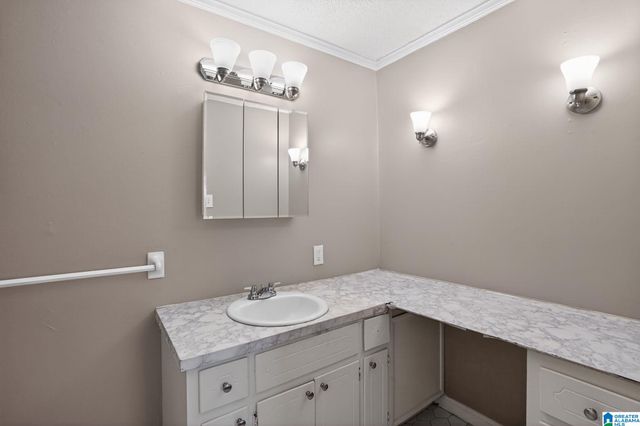 605 LEE ROAD, Birmingham, AL 35215