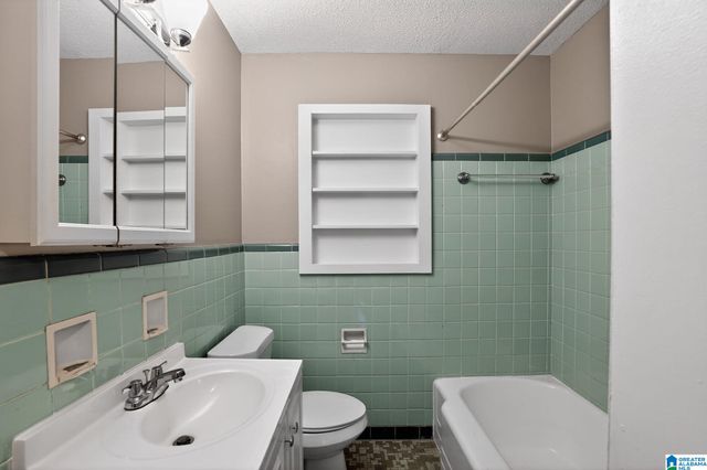 605 LEE ROAD, Birmingham, AL 35215