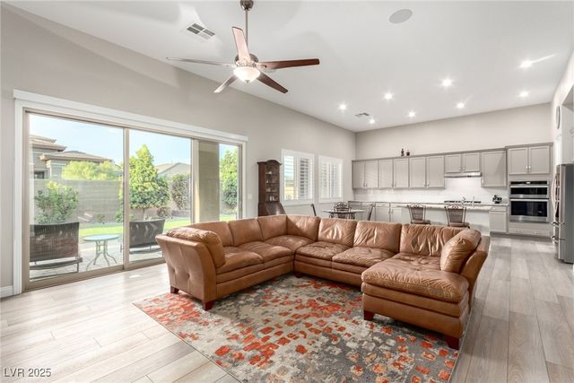 12406 Tudor Arch Drive, Las Vegas, NV 89138