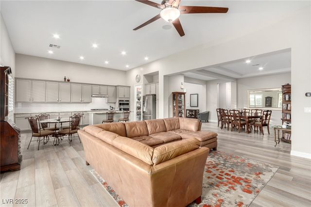 12406 Tudor Arch Drive, Las Vegas, NV 89138