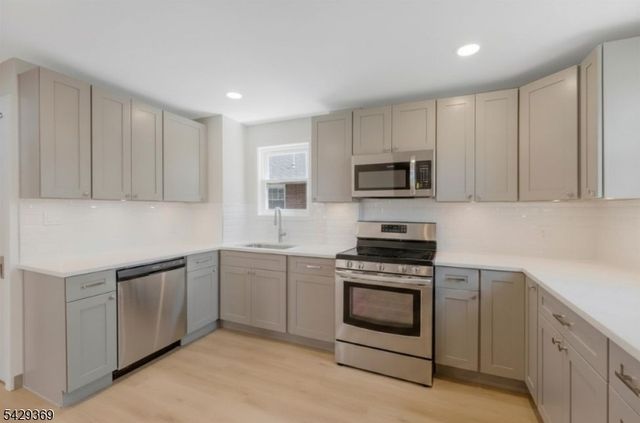 146 W Grant Ave, Roselle Park Boro, NJ 07204
