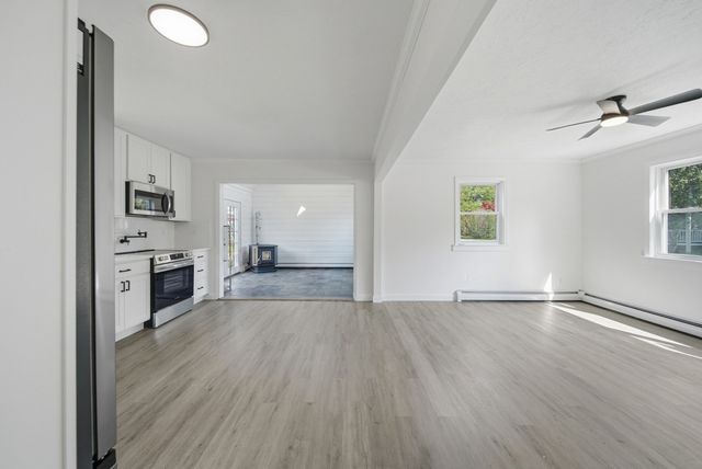 6 Sterling St, Leicester, MA 01524