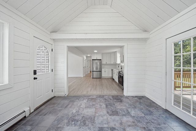 6 Sterling St, Leicester, MA 01524