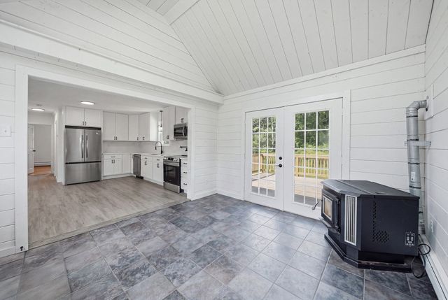 6 Sterling St, Leicester, MA 01524