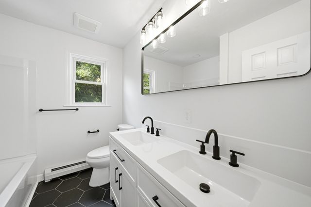 6 Sterling St, Leicester, MA 01524