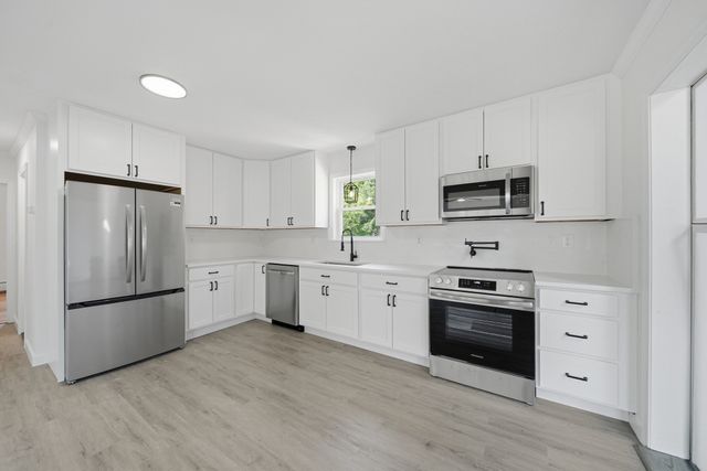 6 Sterling St, Leicester, MA 01524